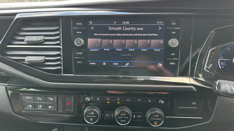 Volkswagen Caravelle 2.0 TDI Executive 199 5dr DSG Diesel Estate